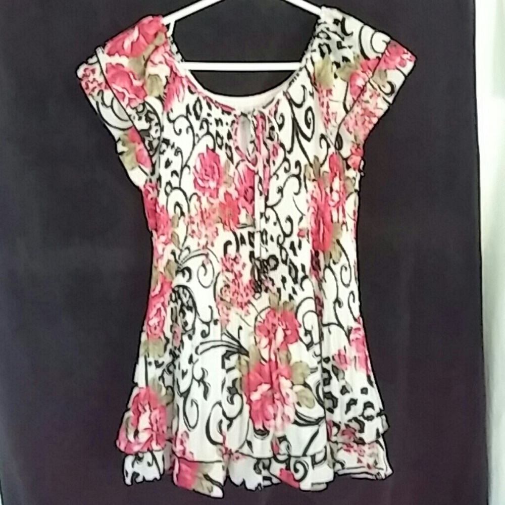 NWOT Signature Larry Levine crinkle blouse