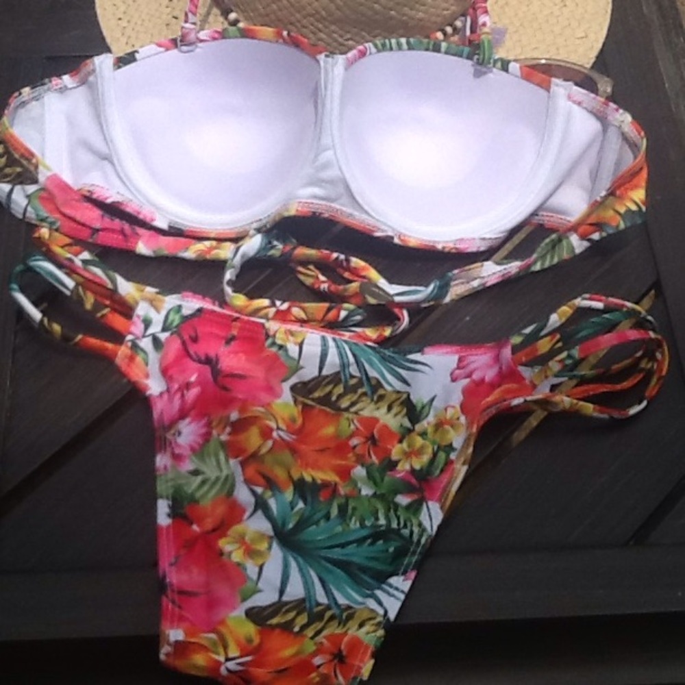 🎉HP🎉 6/2/17 🌞Gorgeous floral print bikini🌞 - Picture 2 of 3