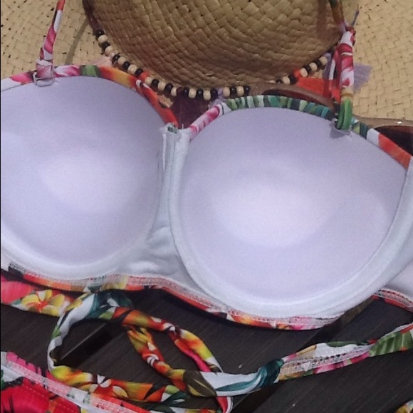 🎉HP🎉 6/2/17 🌞Gorgeous floral print bikini🌞 - Picture 3 of 3