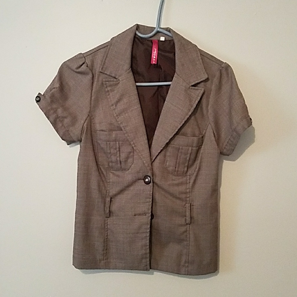 Short sleeve blazer