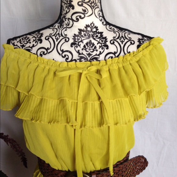 Adorable Gianni Bini Off Shoulder Chiffon Dress - Picture 2 of 4