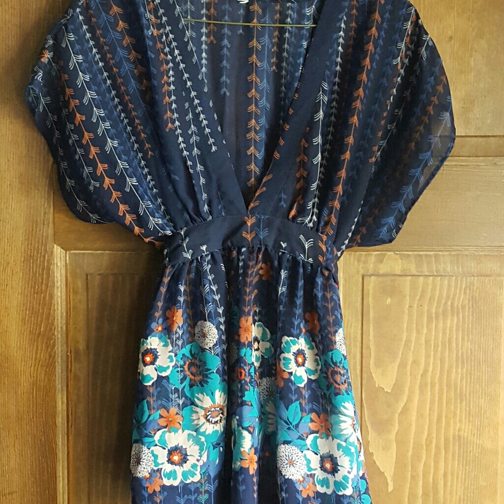 Sheer floral tunic, M. *Reposhed*
