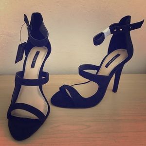 BLACK SUEDE HIGH HEELS
