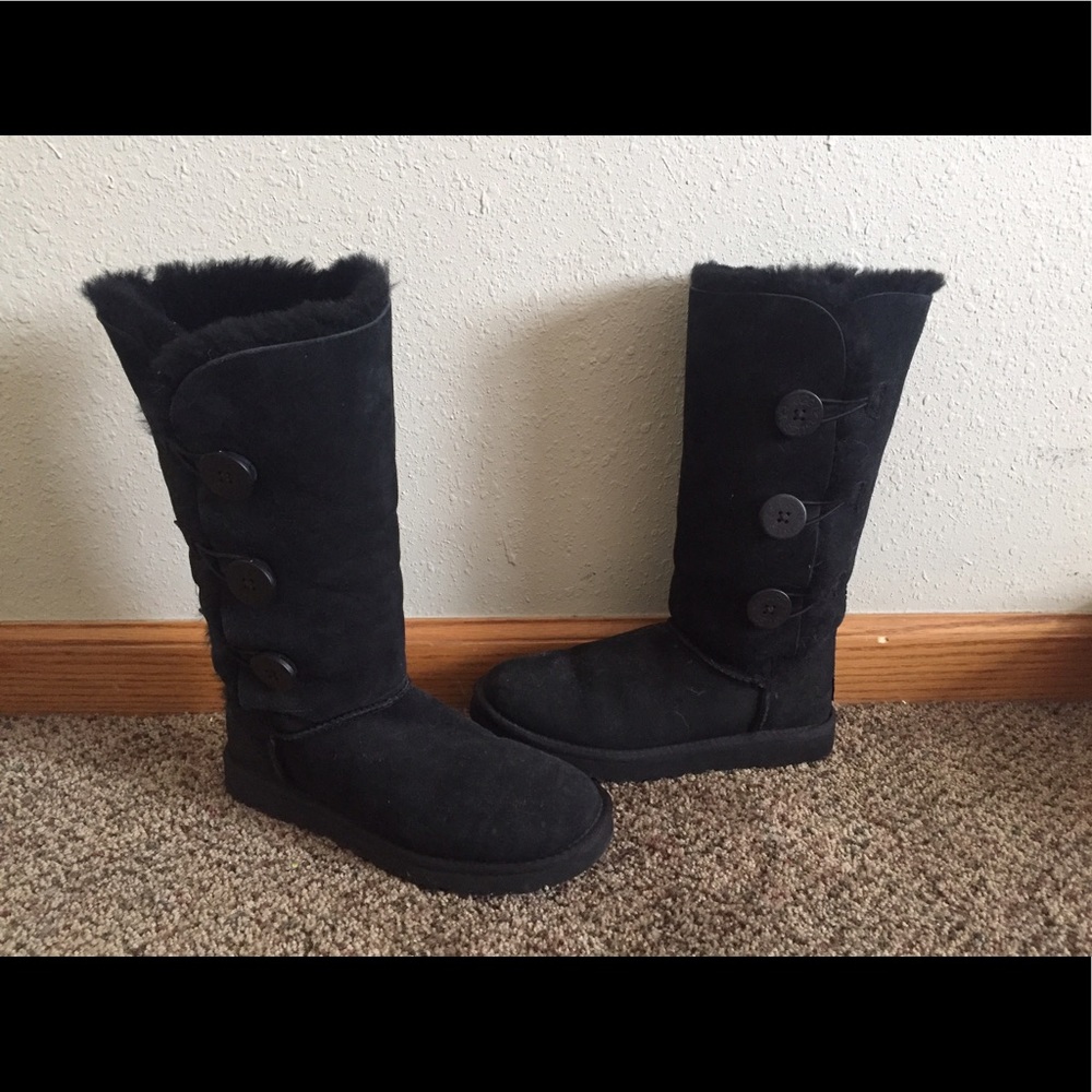 UGG Bailey Button (Black size 8)