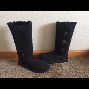 UGG Bailey Button (Black size 8)