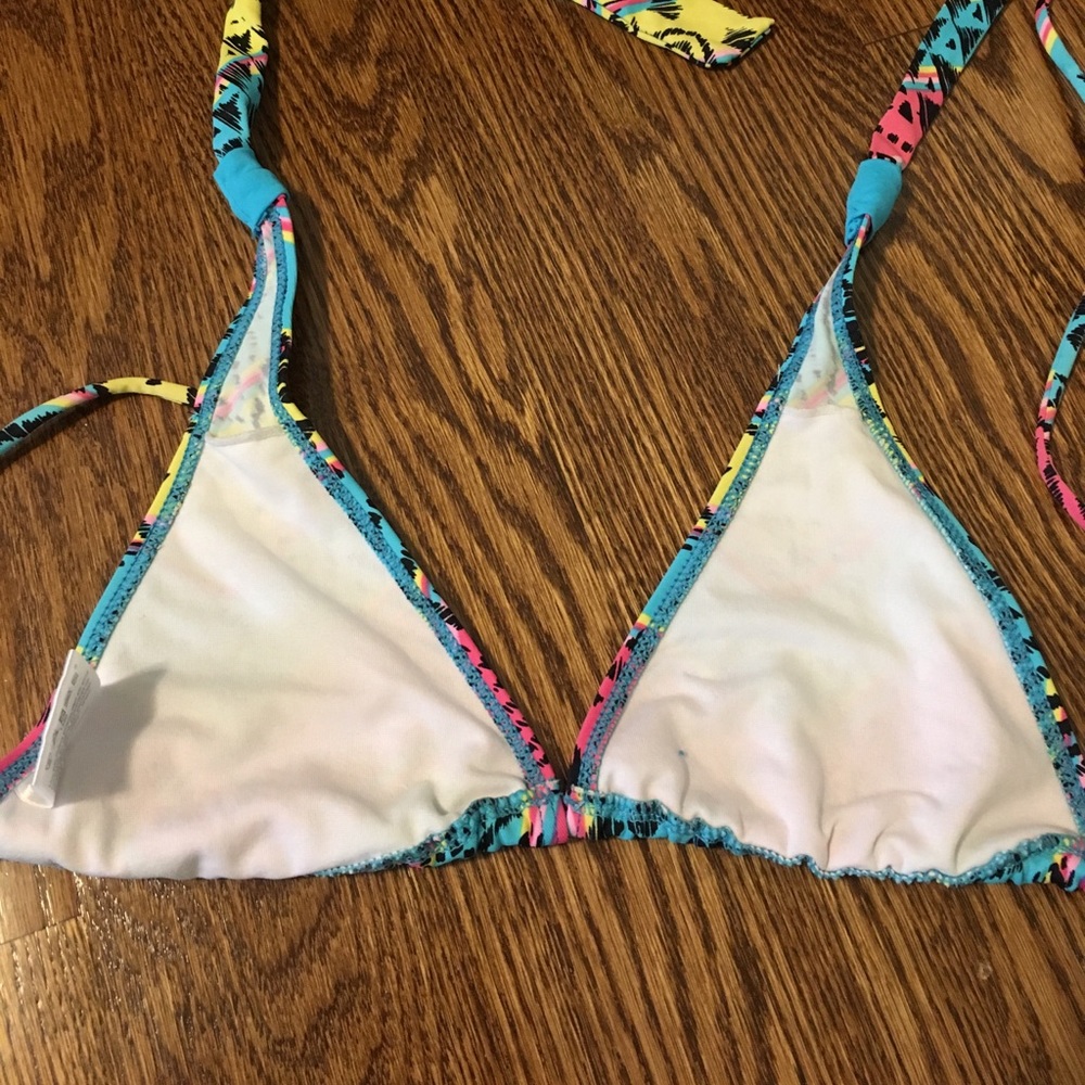 Bikini - Picture 4 of 7