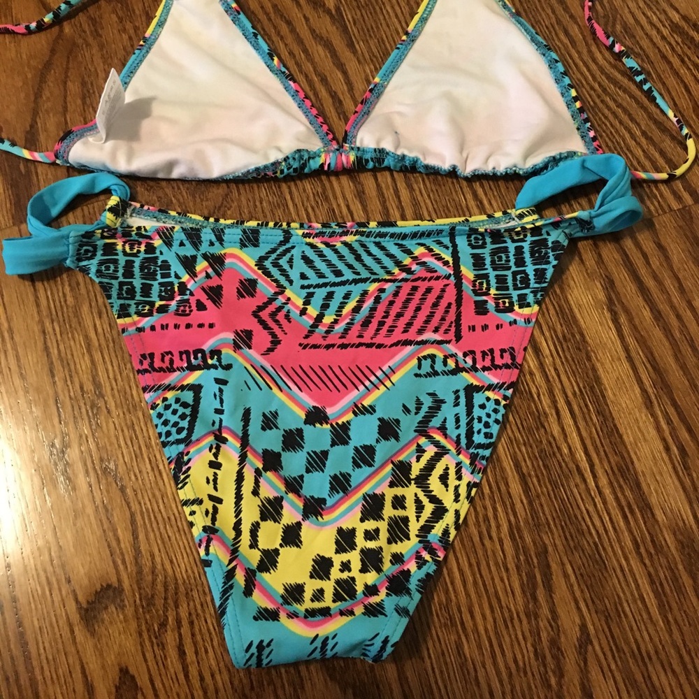 Bikini - Picture 7 of 7