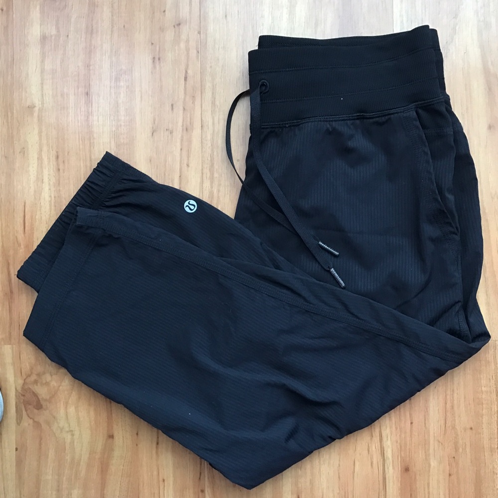 Black Lululemon Studio Cropped Pants! EUC! Size 6!