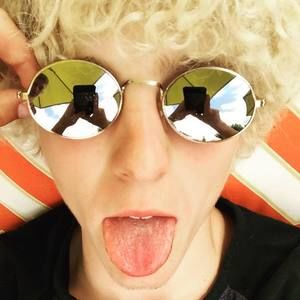 Meet your Posher, Nicholas