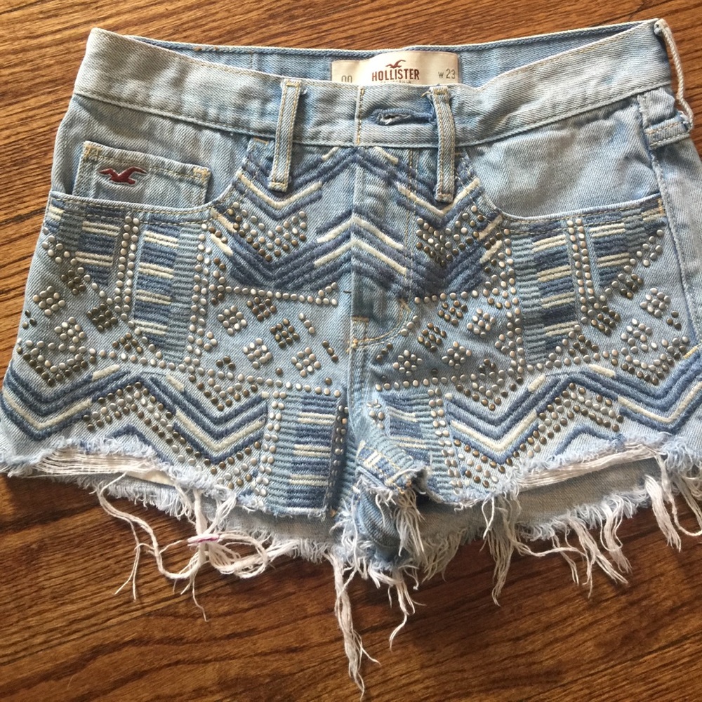 Hollister jean shorts size 00 or 23 with designs