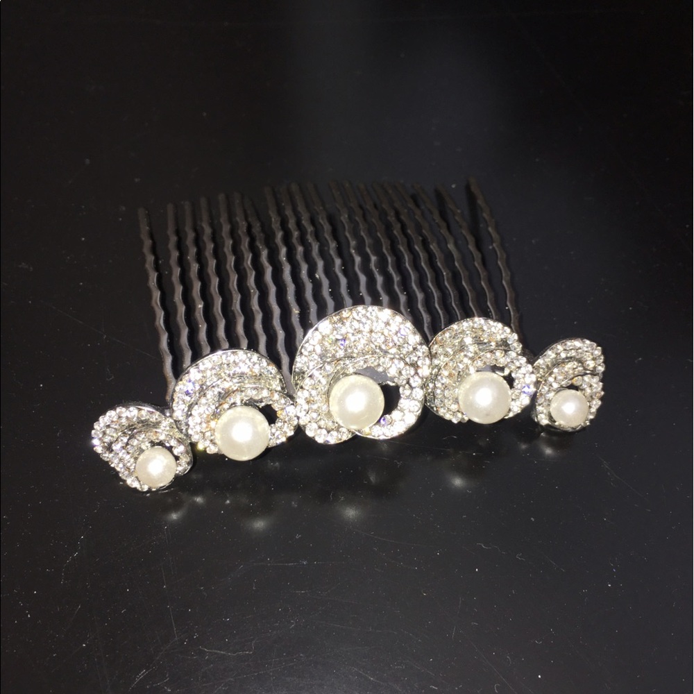 Beautiful Bridal comb with pearls. - Picture 2 of 4
