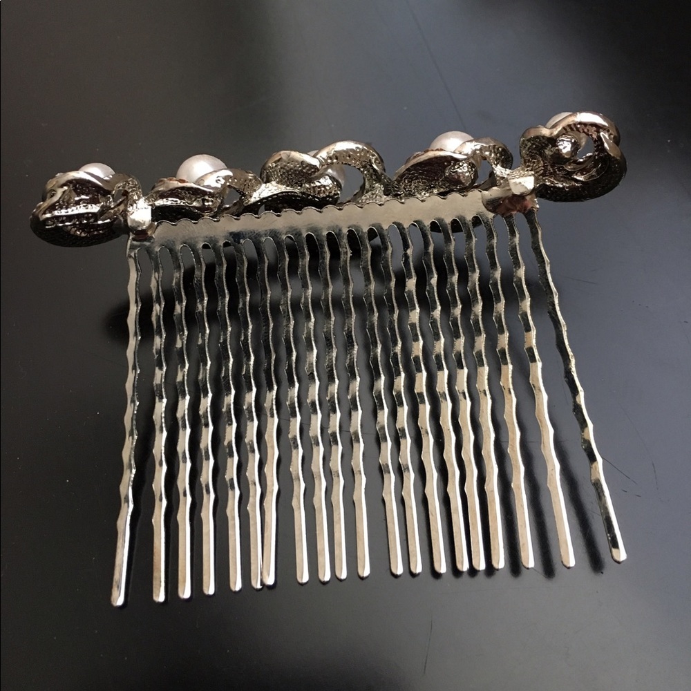 Beautiful Bridal comb with pearls. - Picture 3 of 4