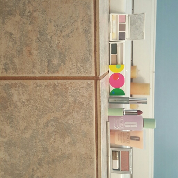 make up - Picture 2 of 2