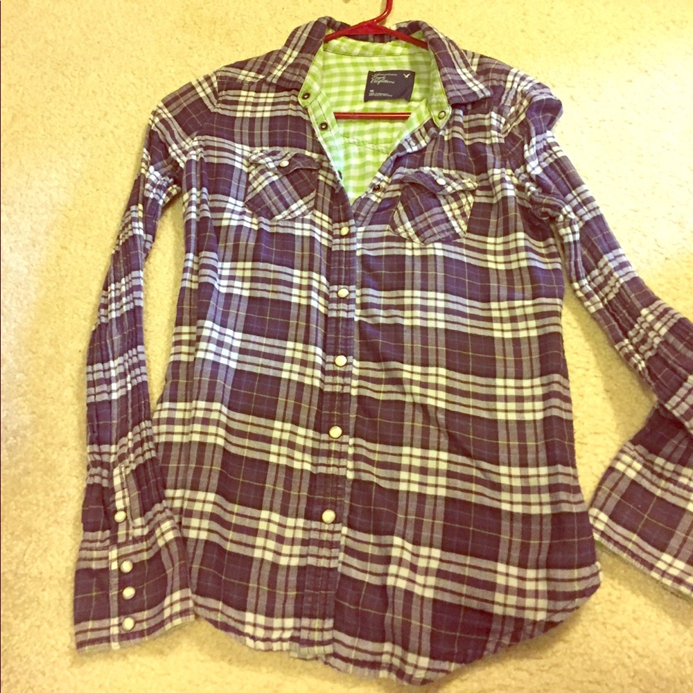 American Eagle bottom down shirt