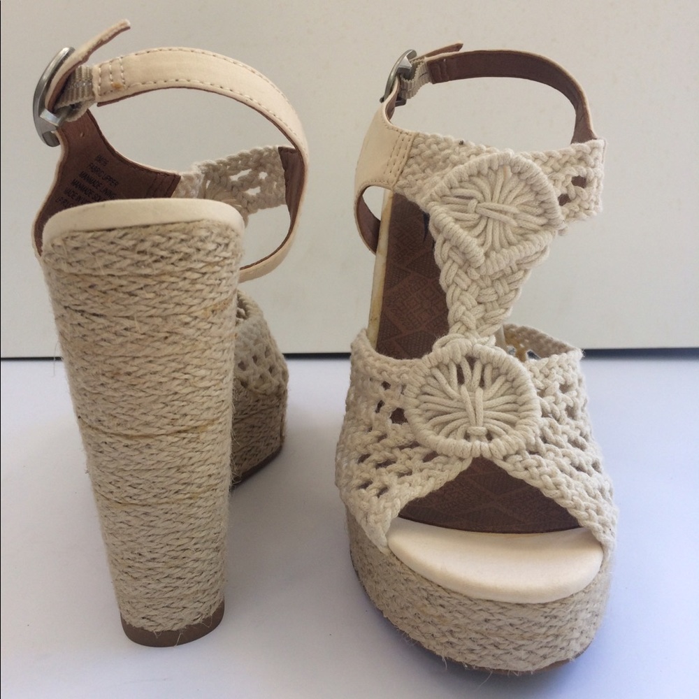Lucky Rilo Crochet Wedge