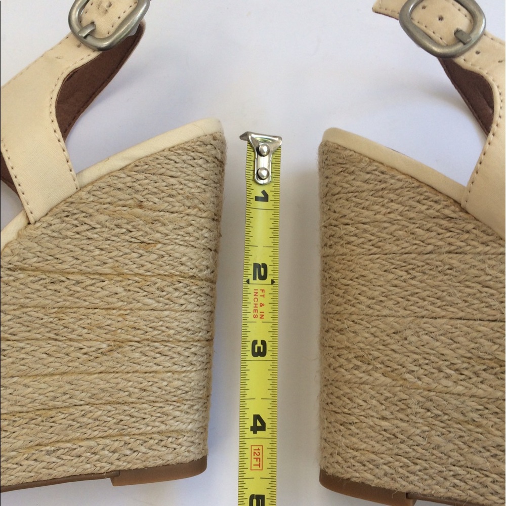 Lucky Rilo Crochet Wedge - Picture 3 of 4