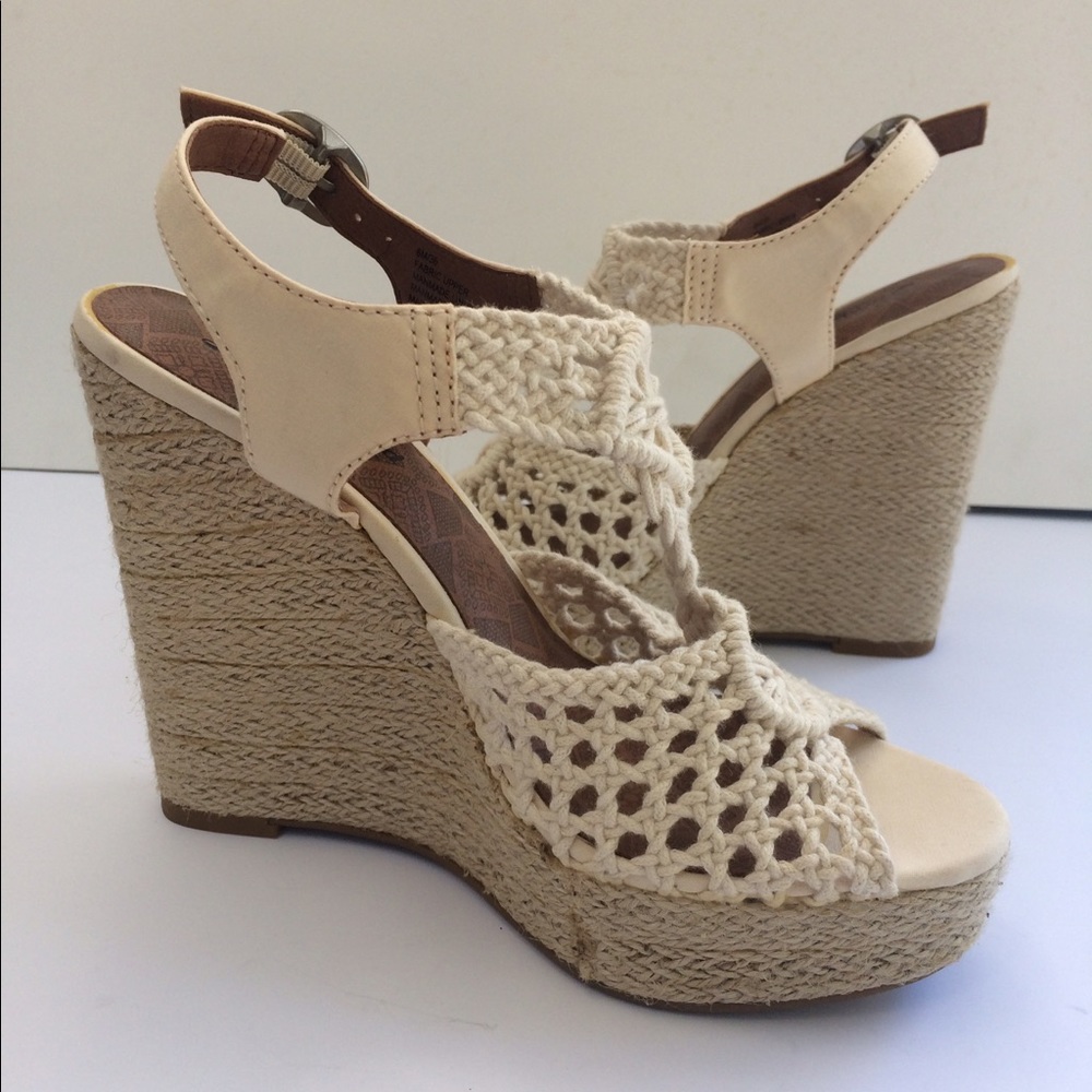 Lucky Rilo Crochet Wedge - Picture 4 of 4