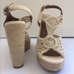 Lucky Rilo Crochet Wedge
