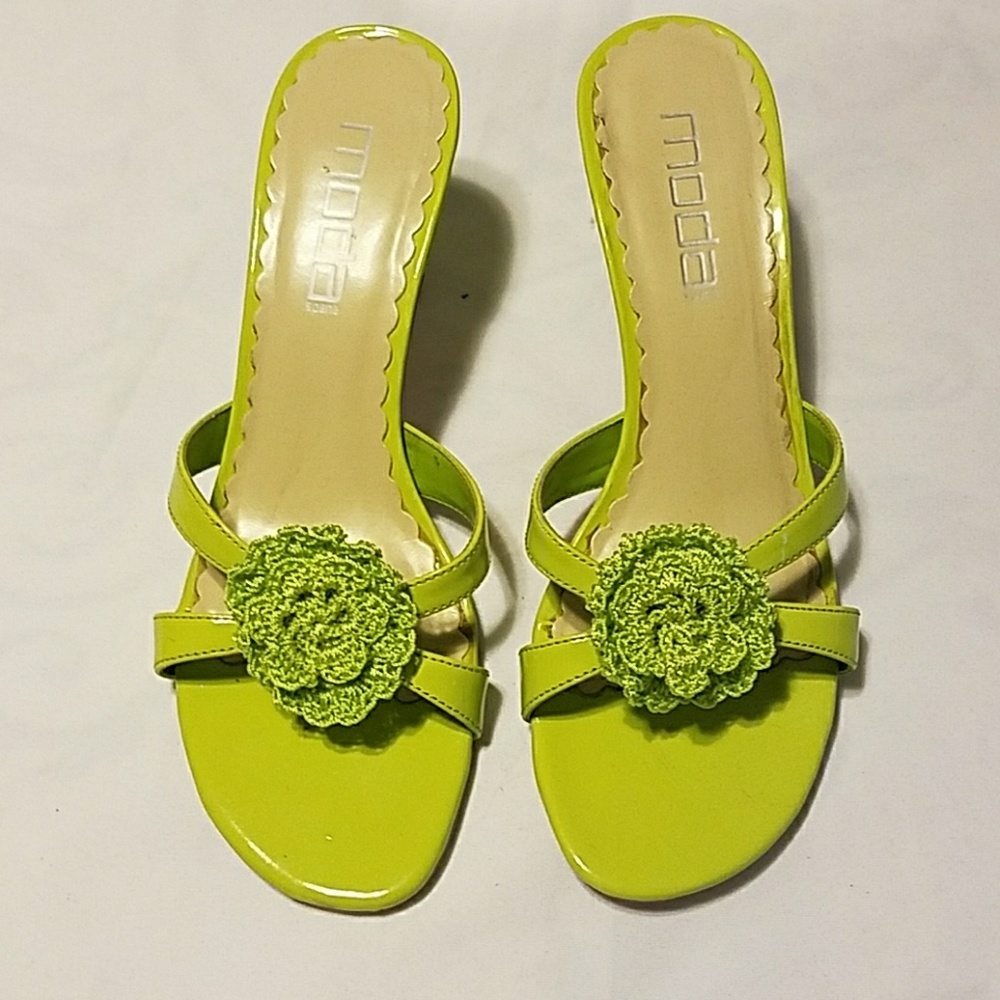 So Cute Lime Patent Sandals 7.5B