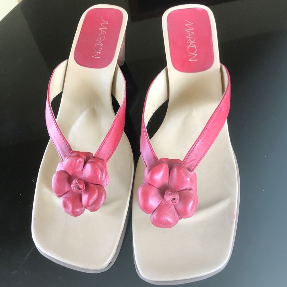 Markon Floral Wedges