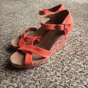 Toms wedges