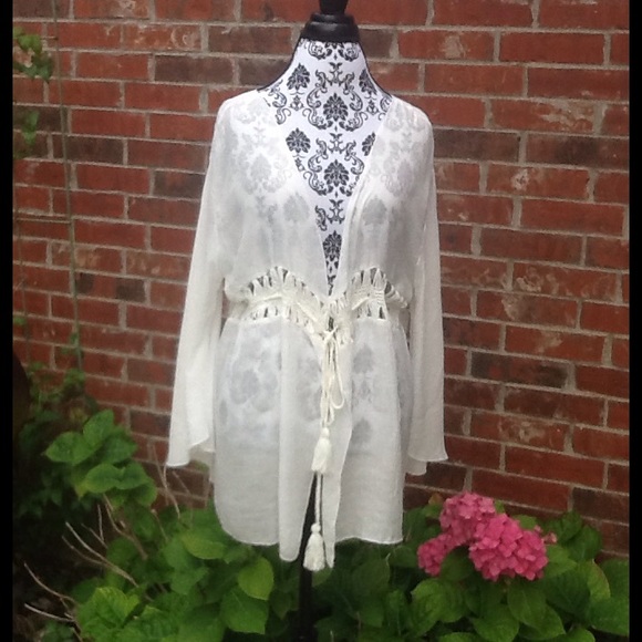 Only 1 left🌞Fabulous little cover-up🌞 - Picture 2 of 2