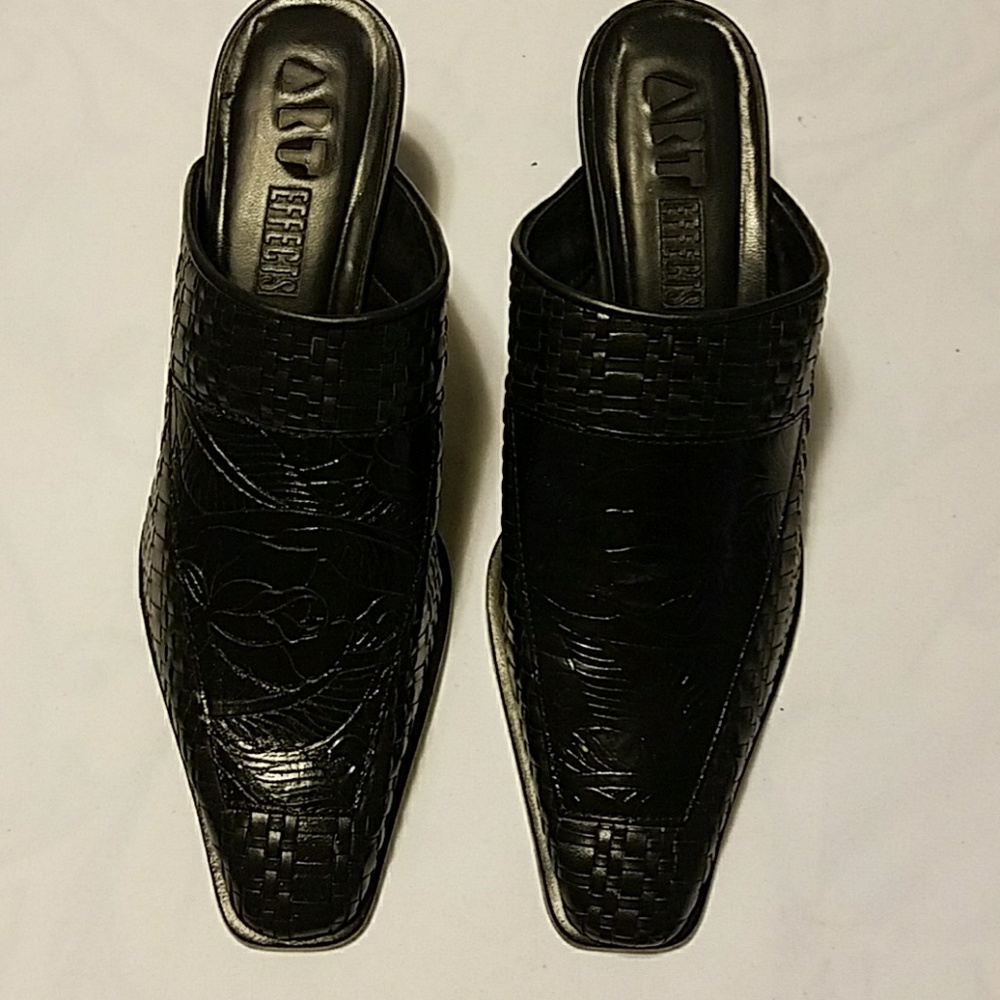 Black Clogs 7M woven with design