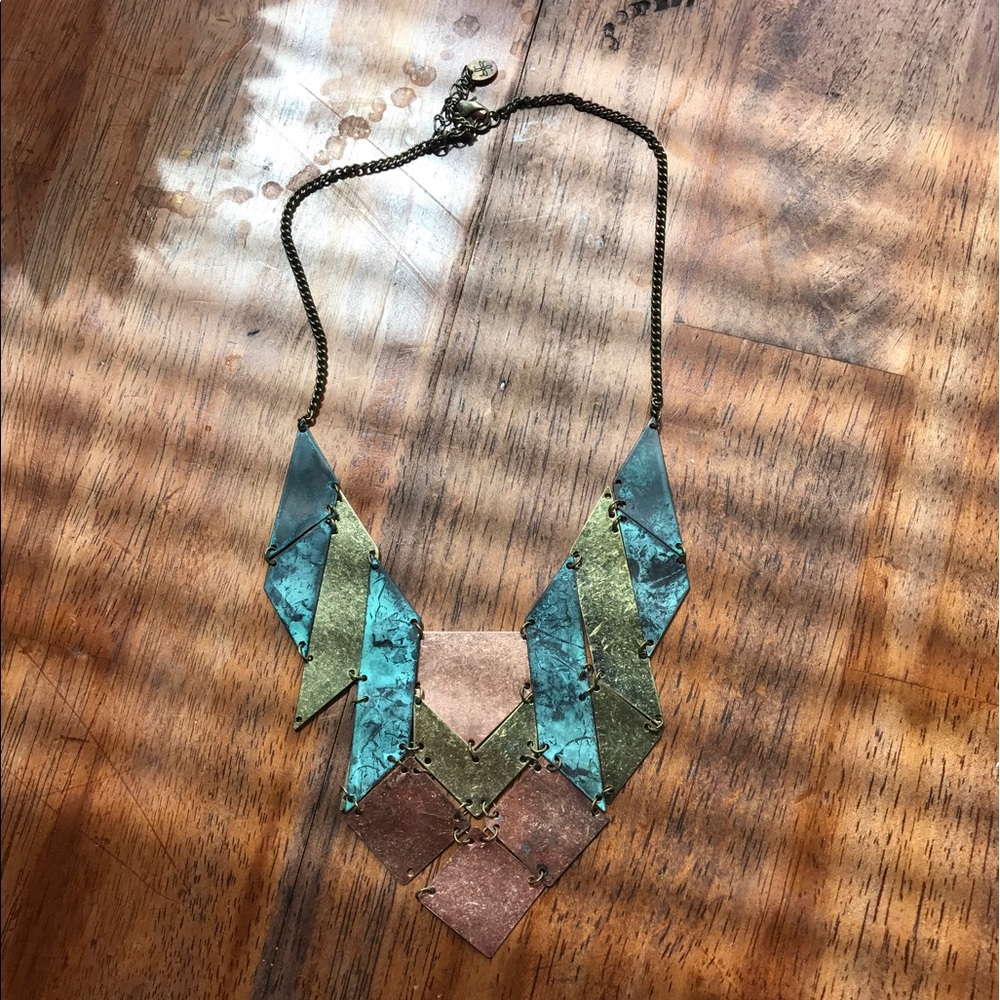 Collar necklace