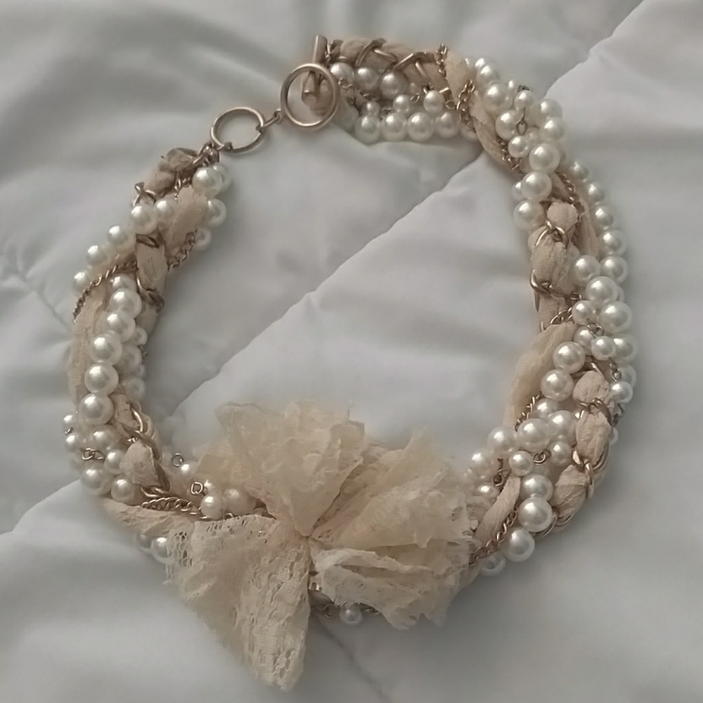 Lace choker