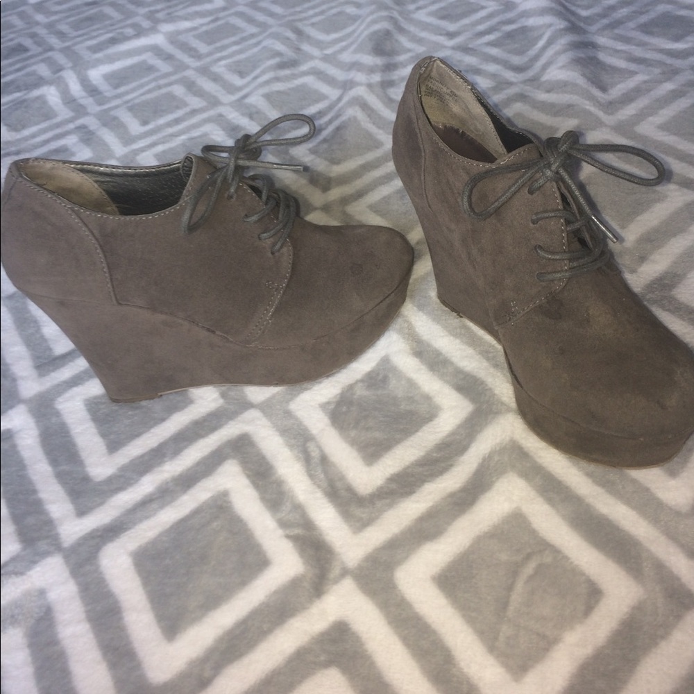 Adorable bootie wedges!