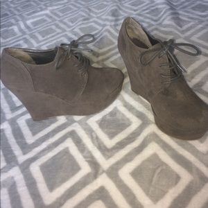 Adorable bootie wedges!