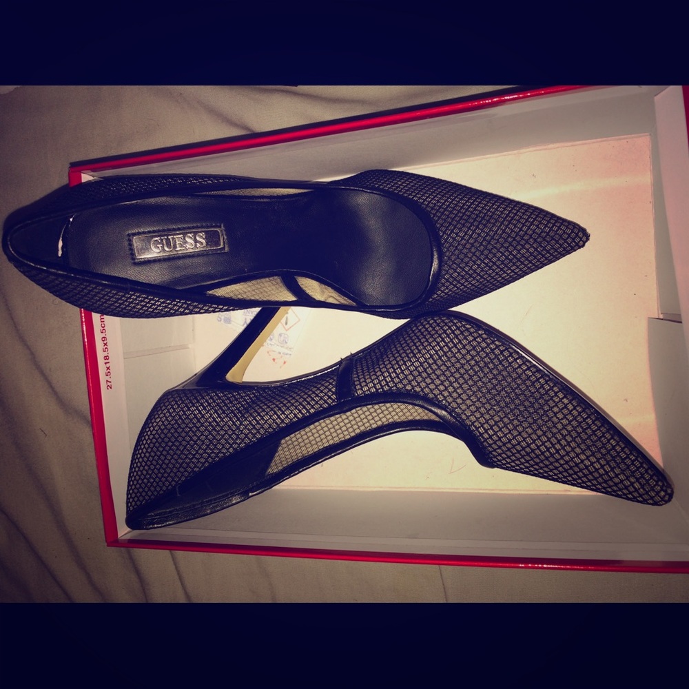 Guess? Black pumps