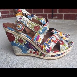Floral Hushpuppies Wedge Sandal Size 8.5