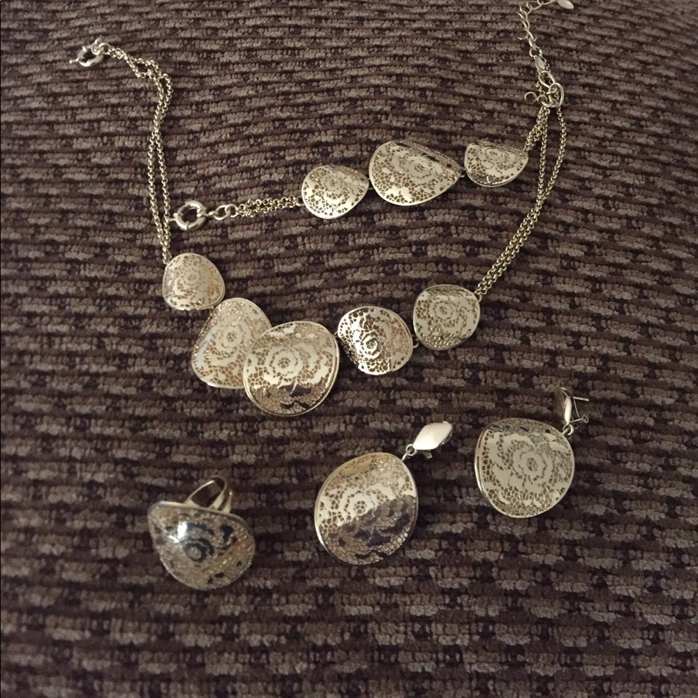 Gold Lace Flower Detail Set