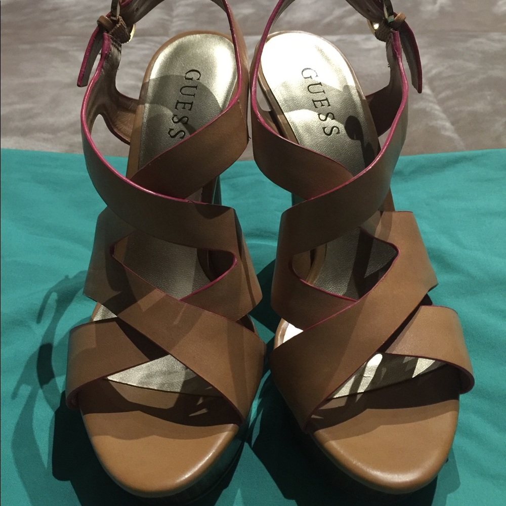 Guess open toe heels 👠