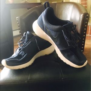Nike Navy blue MENS Roshes