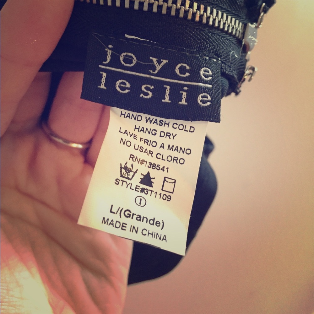 Black Zipper Crop Top - Picture 4 of 4