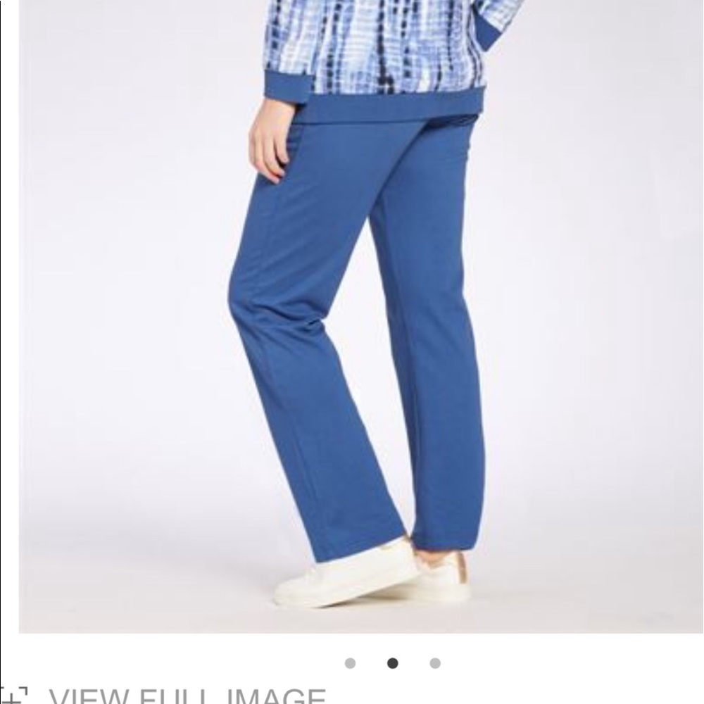 Pants and zipped hoodie set