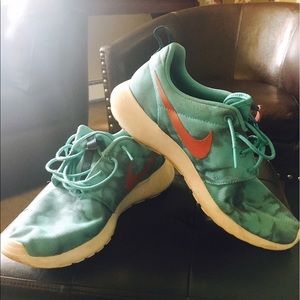 Nike teal MENS Roshes