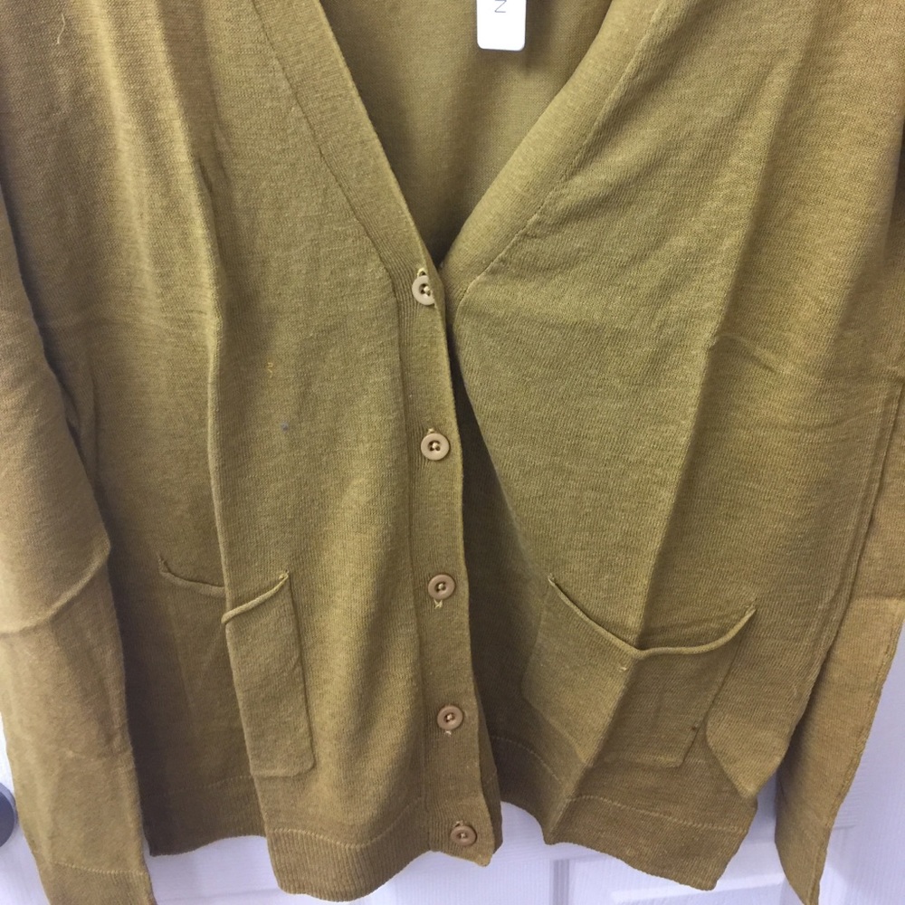 Cardigan. - Picture 3 of 3