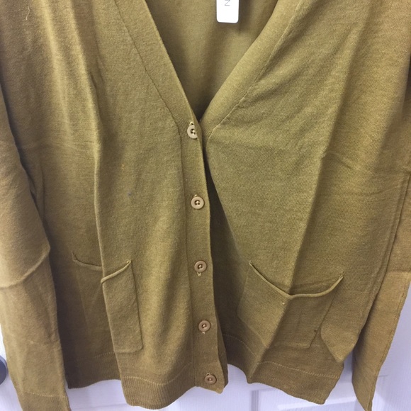 Cardigan. - Picture 3 of 3