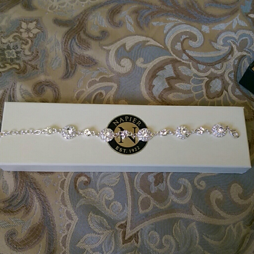 Dressy Napier bracelet