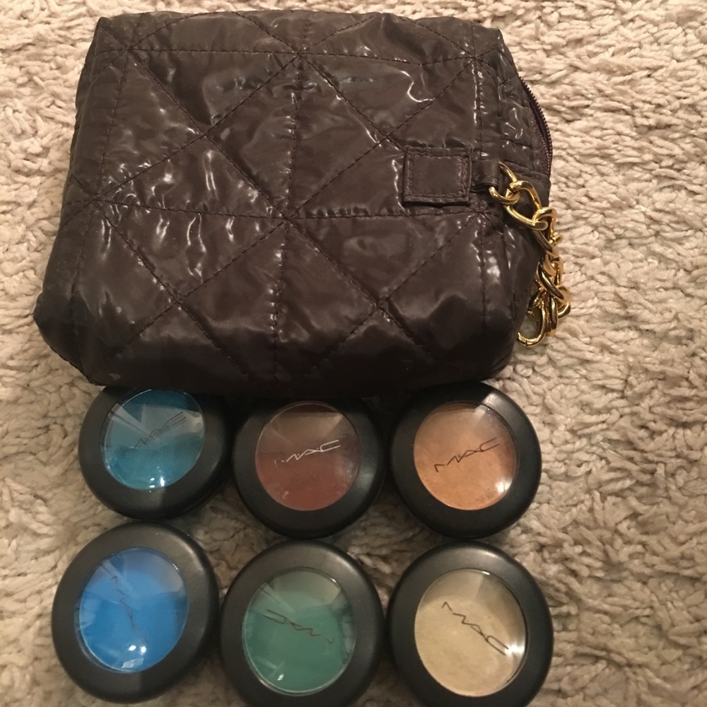 MAC Bundle of Eyeshadows and Pouch