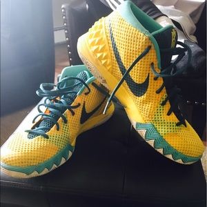 Nike Kyrie 1 MENS yellow and teal sneaker