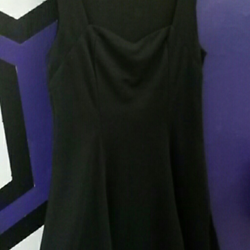 Black sweetheart neckline short dress