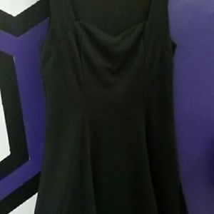 Black sweetheart neckline short dress