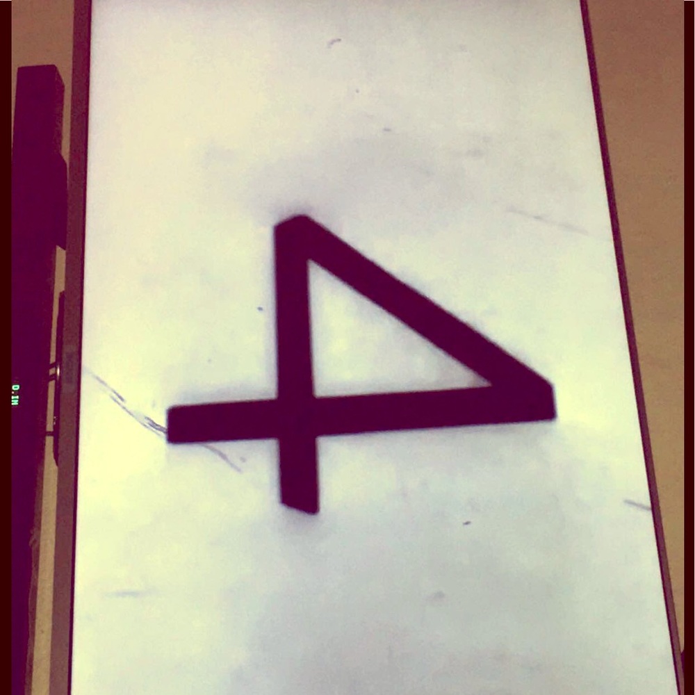 Selling Sony Bravia 1080Hp Smart TV -