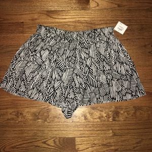 BP black and white short