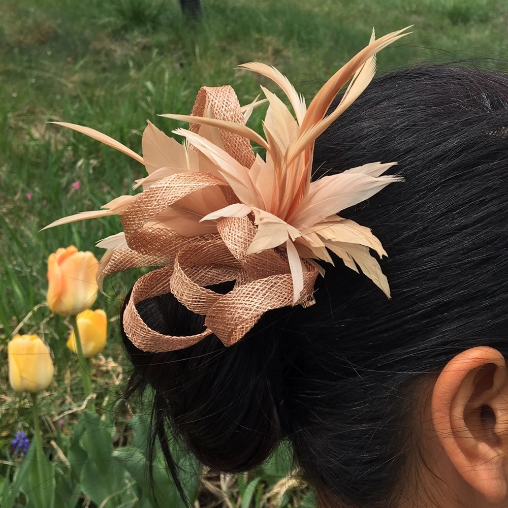 Nude Tan Derby Sinamay Feather Clip Pin Accessory - Picture 2 of 6