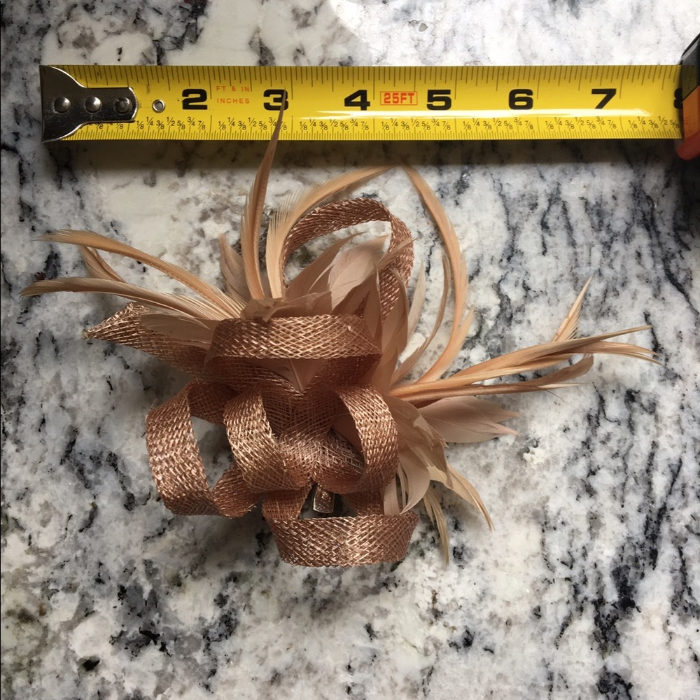 Nude Tan Derby Sinamay Feather Clip Pin Accessory - Picture 3 of 6